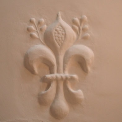 Figure 8 Cast fleur de lys, 2000
